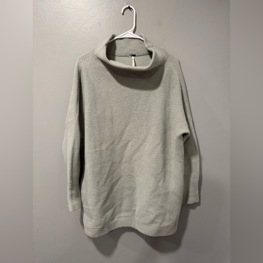Free People Ottoman Slouchy Ribbed Tunic Sweater in Sage Green Size Small